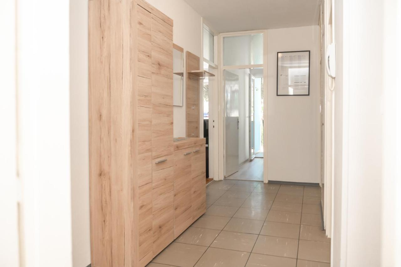 Sunny & Spacious, 2 Bedroom With Free Parking * Split