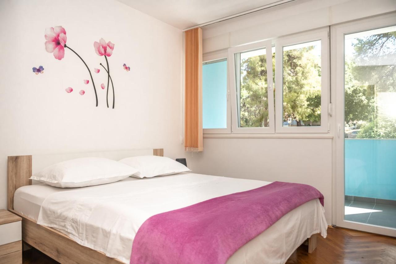 Sunny & Spacious, 2 Bedroom With Free Parking Lägenhet
