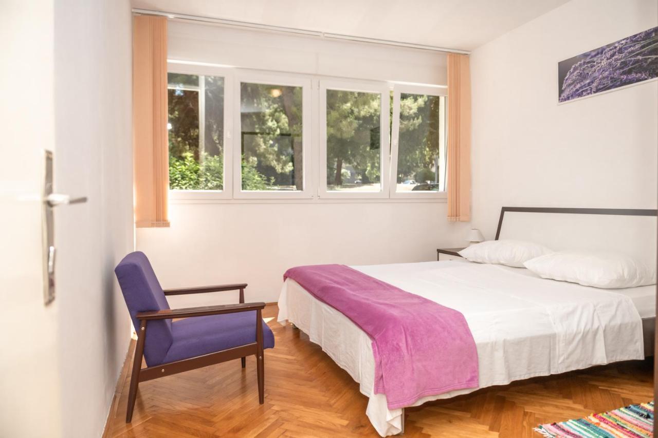 Sunny & Spacious, 2 Bedroom With Free Parking Lägenhet *
