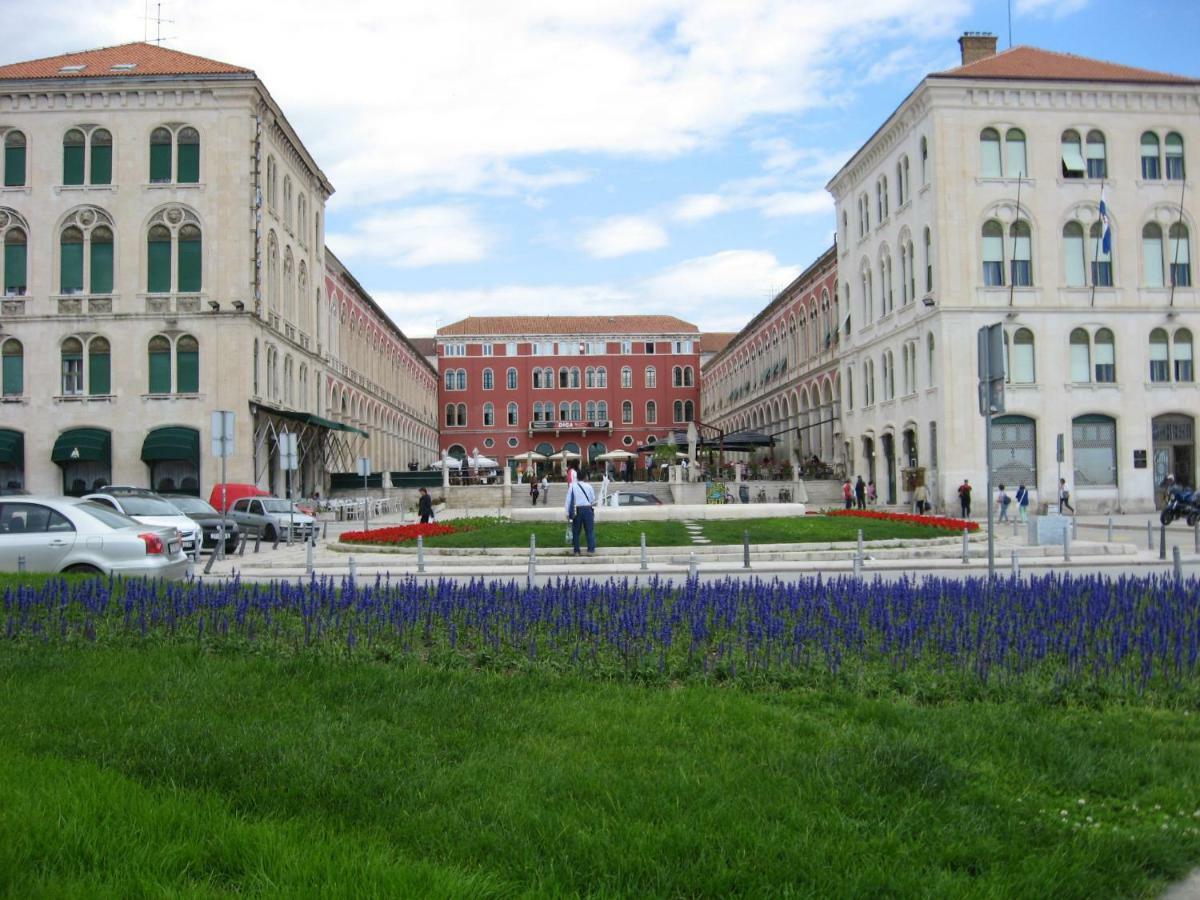 Sunny & Spacious, 2 Bedroom With Free Parking Lägenhet Split