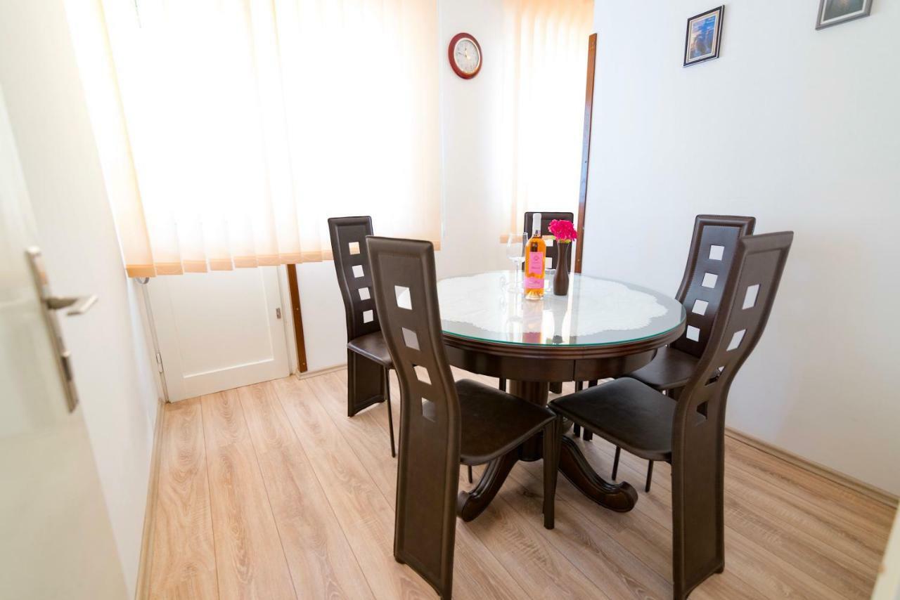 Sunny & Spacious, 2 Bedroom With Free Parking Lägenhet